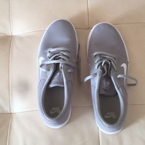 Nike grey sneakers